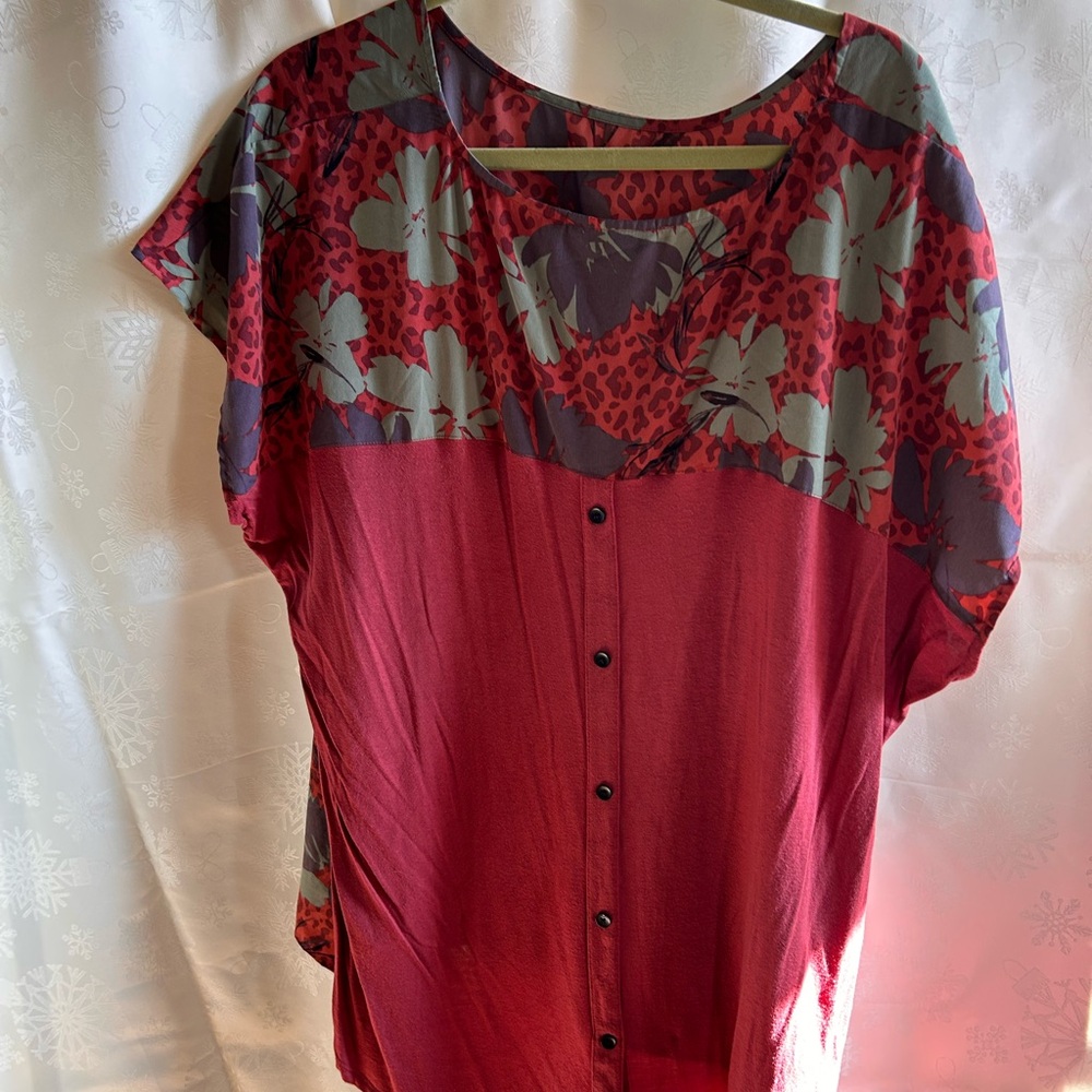 EVRI Red and Gray Floral Blouse